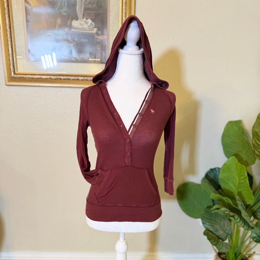 Vintage Y2K Babydoll Burgundy Abercrombie & Fitch Henley with a Hood